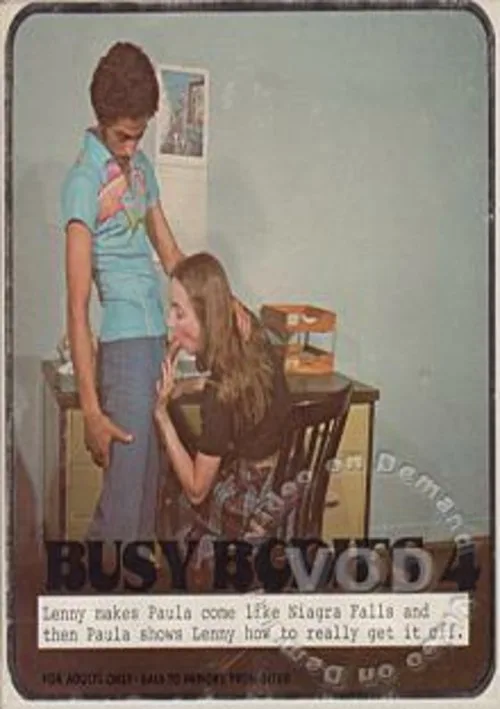 Busy Bodies 4 — Arreglando su máquina de escribir