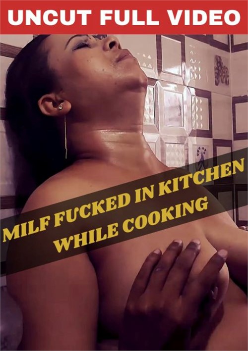 MILF follada en cocina mientras cocina